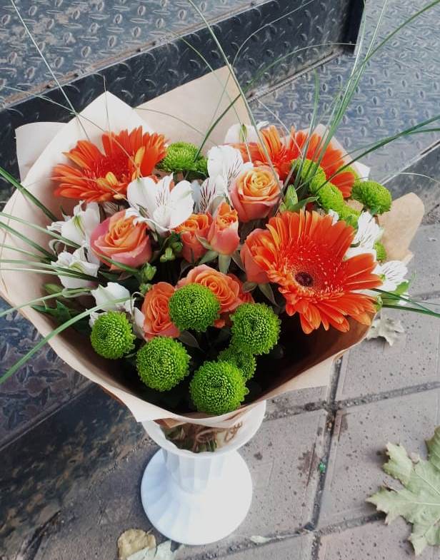 Букет цветов из: Герберы, Хризантемы, Альстромерии и Розы в Мегете