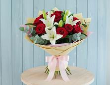 Букет цветов из:  Лилии и Розы в Мегете