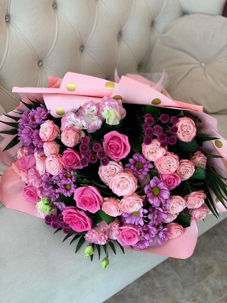 Букет цветов из: Хризантемы, Розы и Лизиантусы в Мегете