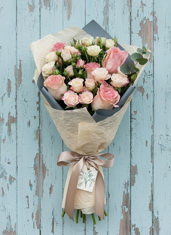 Букет цветов из: Розы в Мегете