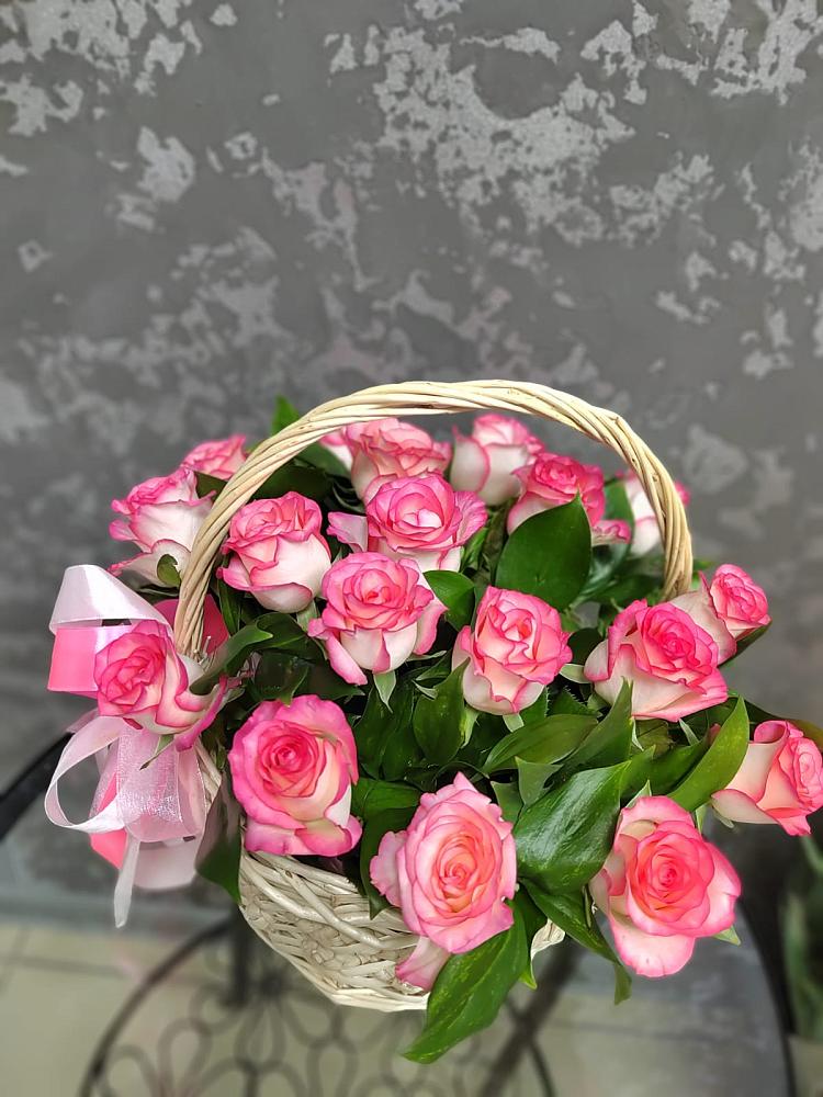 Цветочная композиция из Розы в корзине в Мегете