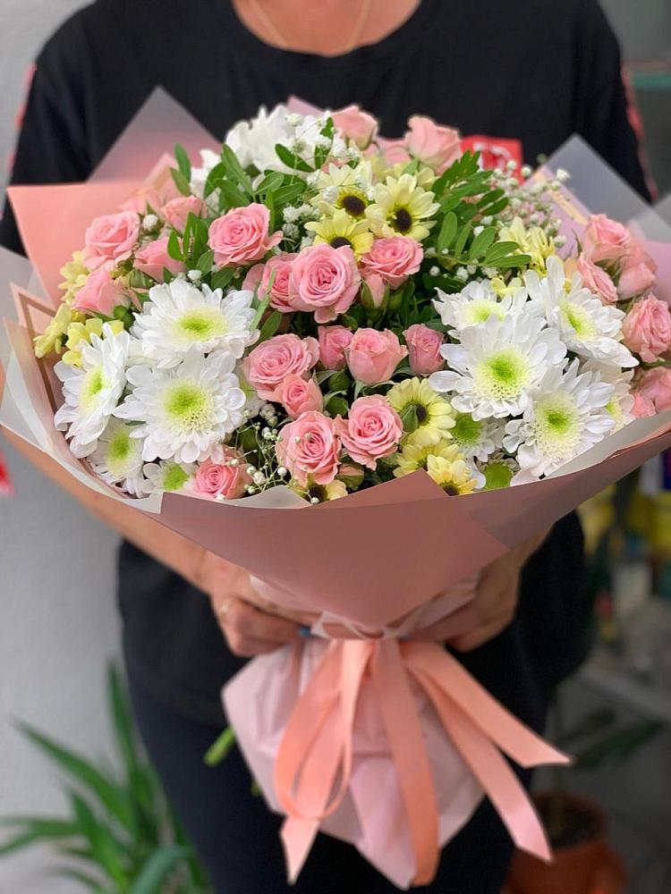 Букет цветов из: Розы и Хризантемы в Мегете