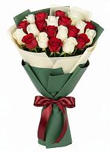 Букет Микс из красных и белых роз в Мегете