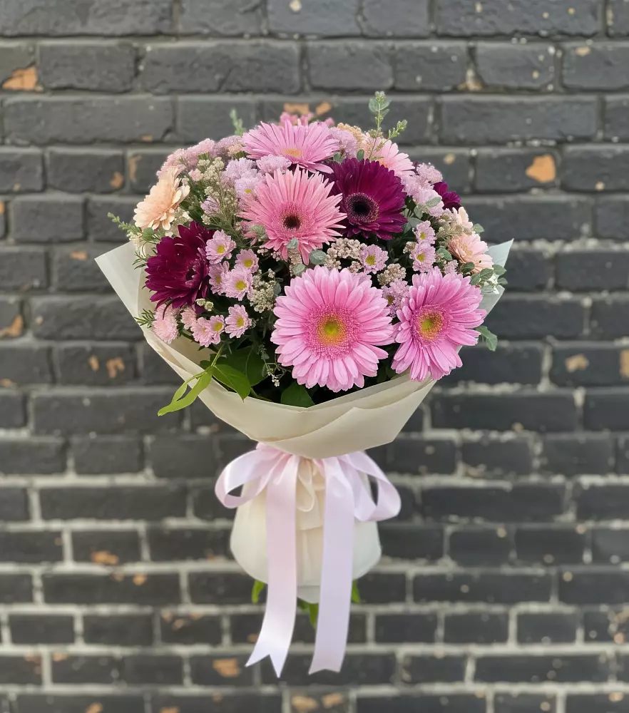 Букет цветов из: Герберы и Хризантемы в Мегете