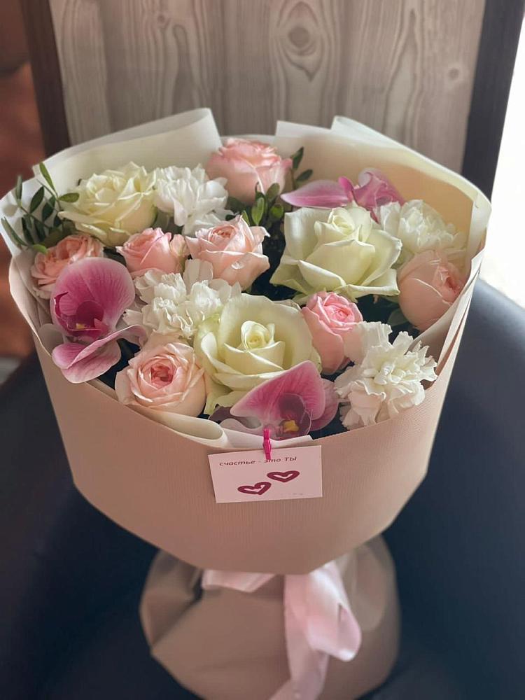 Букет цветов из: Орхидеи, Розы и Гвоздики в Мегете