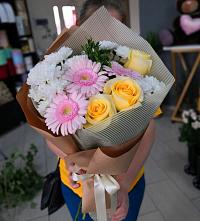 Букет цветов из:  Герберы, Розы и Хризантемы в Мегете