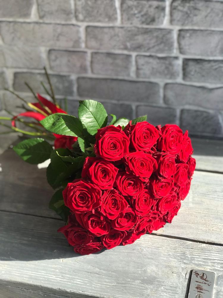 Букет Красные розы Фридом в Мегете