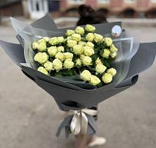 Букет Белые кустовые розы Солинеро в Мегете