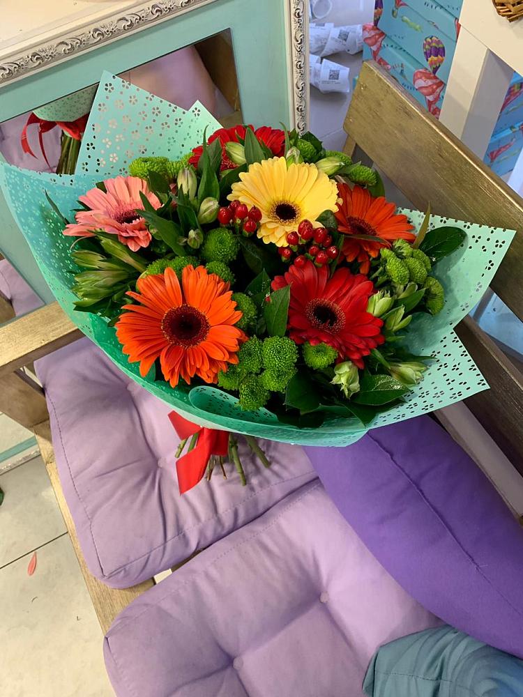 Букет цветов из: Герберы, Хризантемы и Альстромерии в Мегете