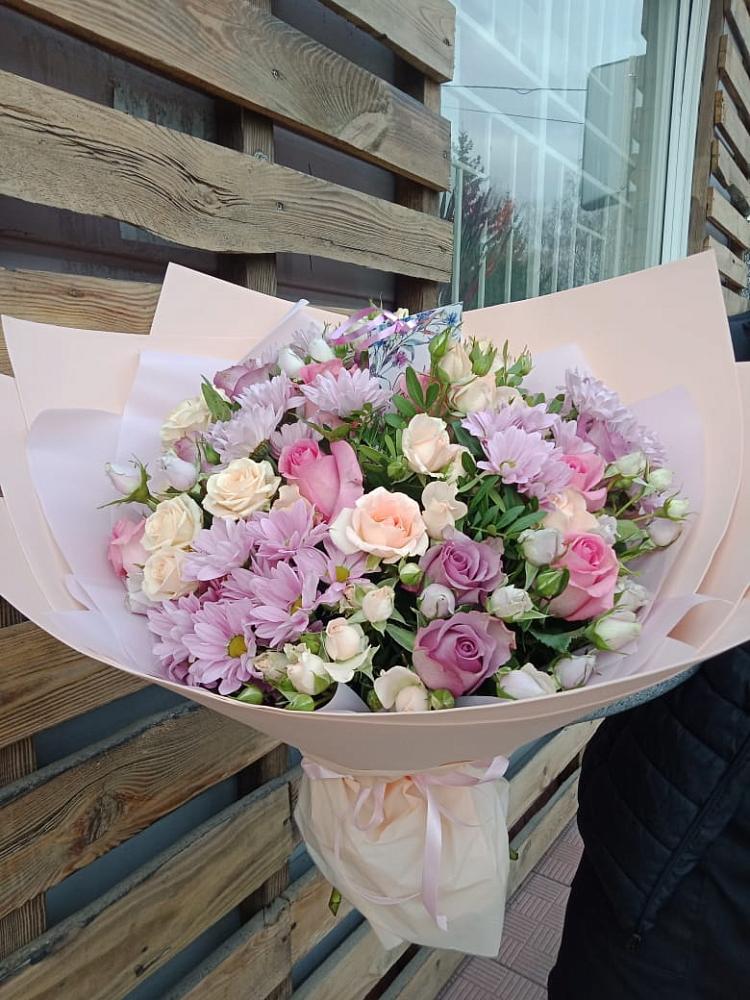 Букет цветов из: Розы и Хризантемы в Мегете