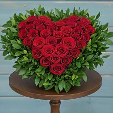 Цветочная композиция из Розы в виде сердца в Мегете