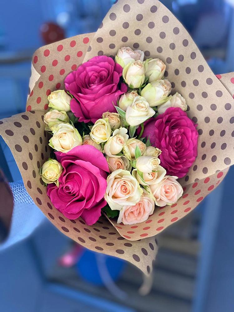 Букет цветов из: Розы в Мегете