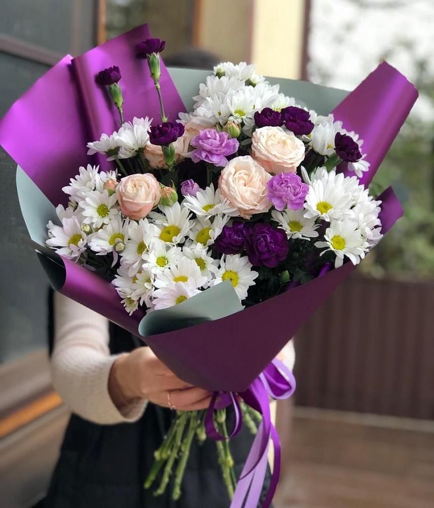 Букет цветов из: Хризантемы, Гвоздики и Розы в Мегете