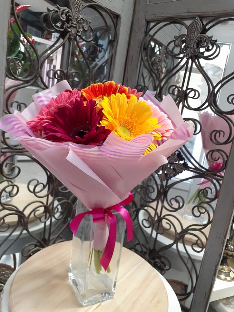 Букет цветов из: Герберы в Мегете