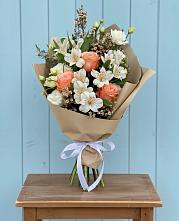 Букет цветов из:  Альстромерии, Лизиантусы, Розы и Хризантемы в Мегете