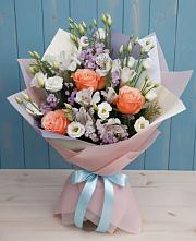 Букет цветов из:  Лизиантусы, Розы, Альстромерии и Гипсофила в Мегете
