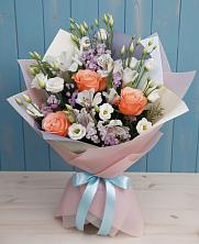 Букет цветов из:  Лизиантусы, Розы, Альстромерии и Гипсофила в Мегете