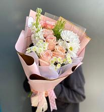 Букет цветов из:  Хризантемы и Розы в Мегете