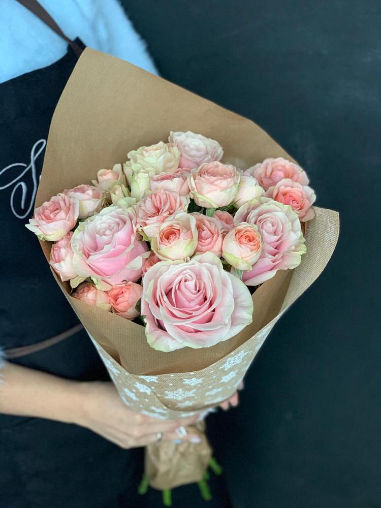 Букет цветов из: Хризантемы и Розы в Мегете