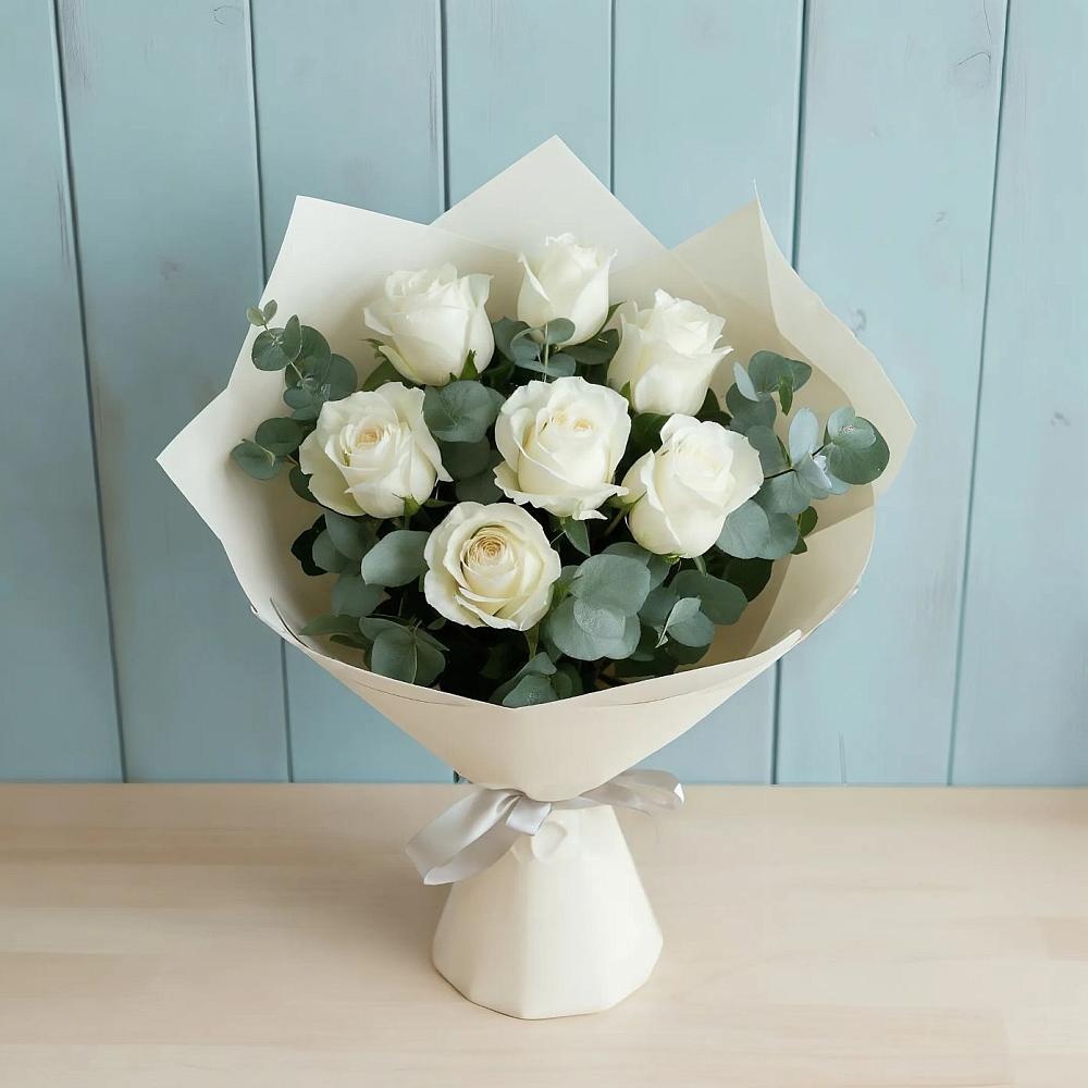 Букет Белые розы в Эвкалипте в Мегете