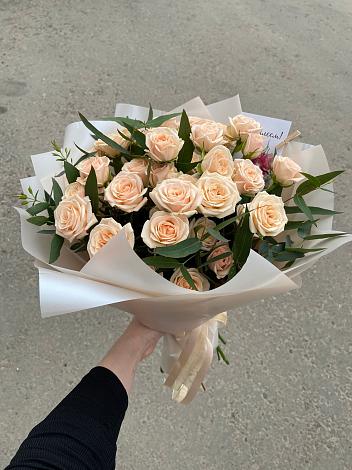 Букет Кремовые розы Латте в Мегете