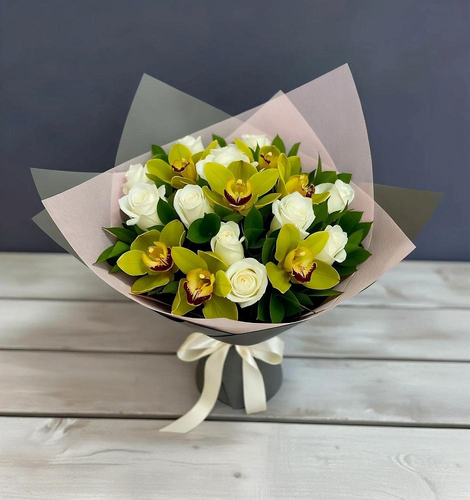 Букет цветов из: Орхидеи и Розы в Мегете