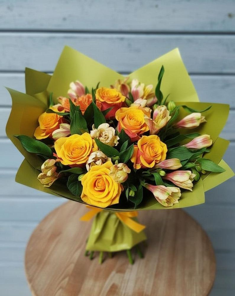 Букет цветов из: Альстромерии и Розы в Мегете