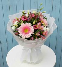 Букет цветов из:  Герберы, Альстромерии и Лизиантусы #REPLACE_PRED# Мегете