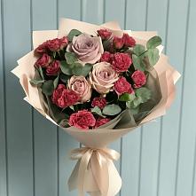 Букет цветов из:  Гвоздики и Розы в Мегете