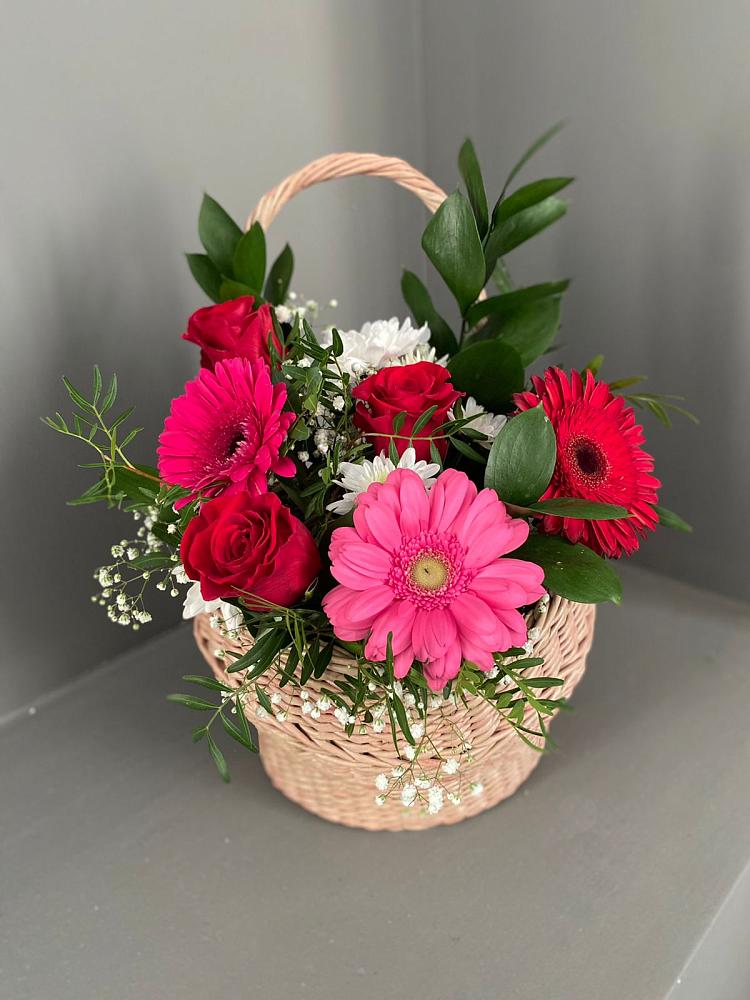 Цветочная композиция из Розы, Хризантемы и Герберы в корзине в Мегете