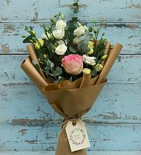 Букет цветов из:  Розы и Лизиантусы в Мегете