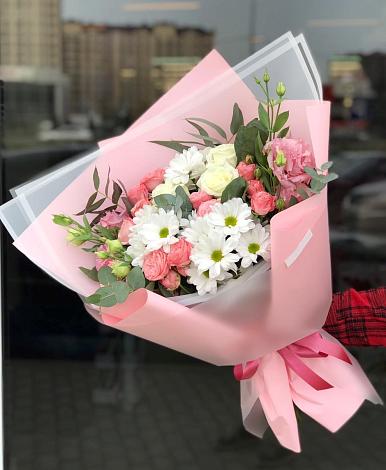 Букет цветов из: Розы, Лизиантусы и Хризантемы в Мегете