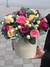 Цветочная композиция из Розы в шляпной коробке в Мегете