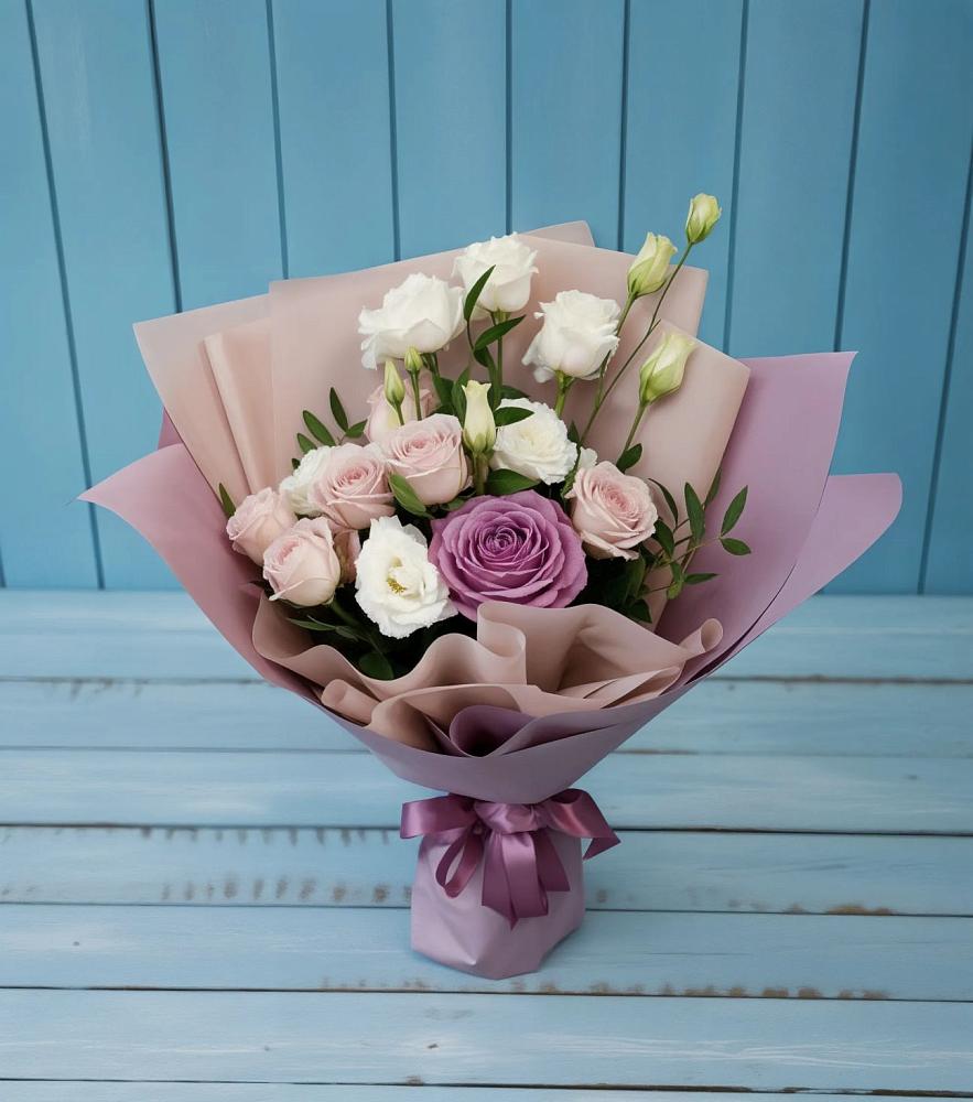 Букет цветов из: Розы и Лизиантусы в Мегете